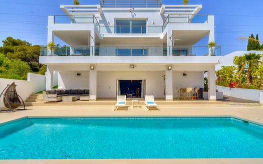 Elegant villa in El Rosario with panoramic sea views, private pool, Jacuzzi, and beautifully landscaped garden.